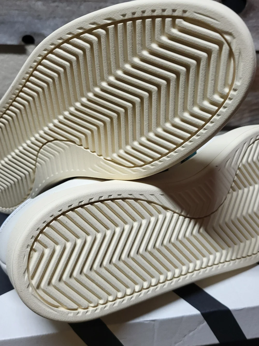 *NEW* Adidas Grand Court 2.0 White Green Size Men's 11.5 Women's 12.5 JS1736
